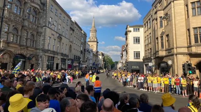 Oxford United fans in central Oxford