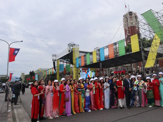 Guests pose for photos ahead of Lai's address