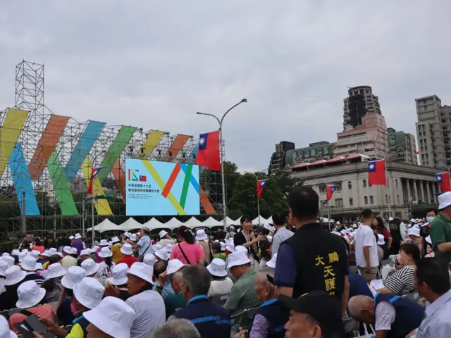 Guests sit down to wait for Lai's address