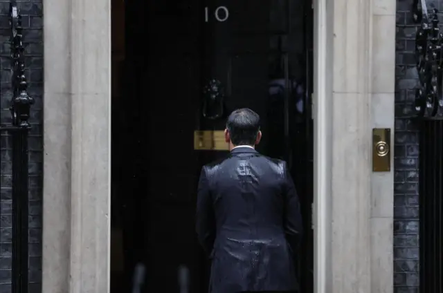 Rishi Sunak going back into No 10