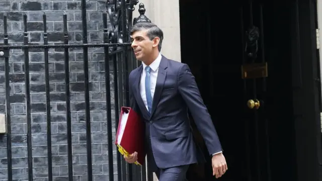 Rishi Sunak leaves for PMQs