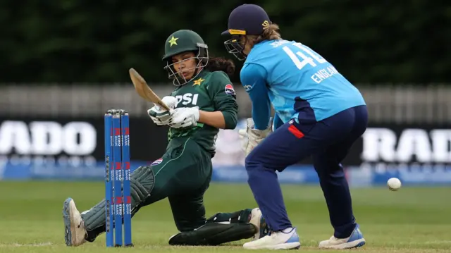 Najiha Alvi batting for Pakistan