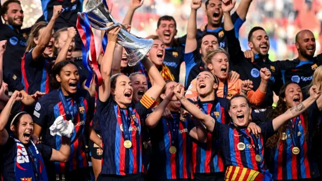 Barcelona lift the Women's Champions League trophy