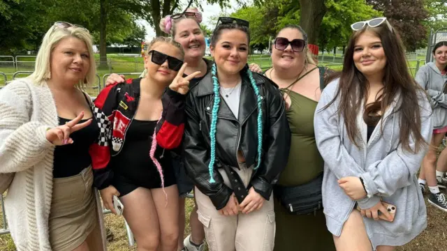 Heather, Connie, Lola, Annabel, Beth, Hazel, and Demi pose for a photo