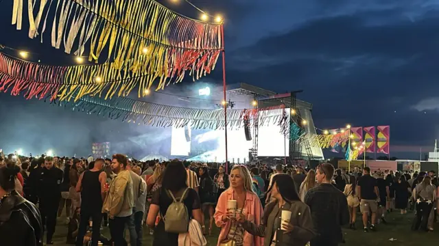 People at the Main Stage