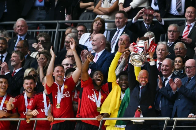 Erik ten Hag lifts the trophy