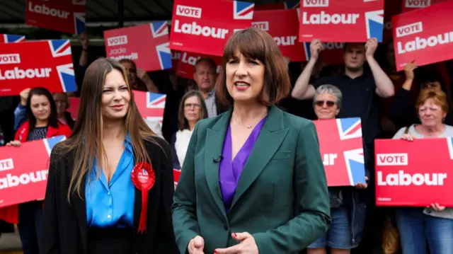 Rachel Reeves standing next to candidate Jade Boterill with dozens of campaigners holding Vote Labour placards