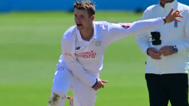 Felix Organ bowling for Hampshire