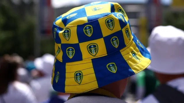 Leeds fan in bucket hat