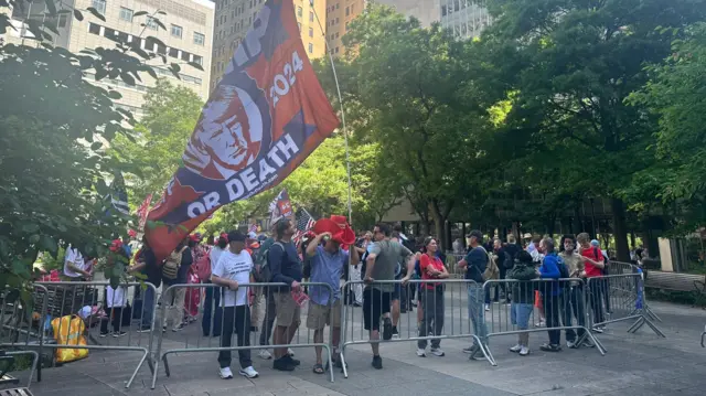 Trump protests outside court in New York