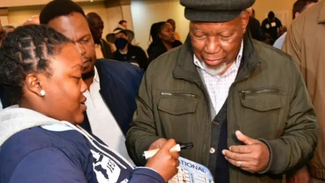 Former President Kgalema Motlanthe votes in Johannesburg