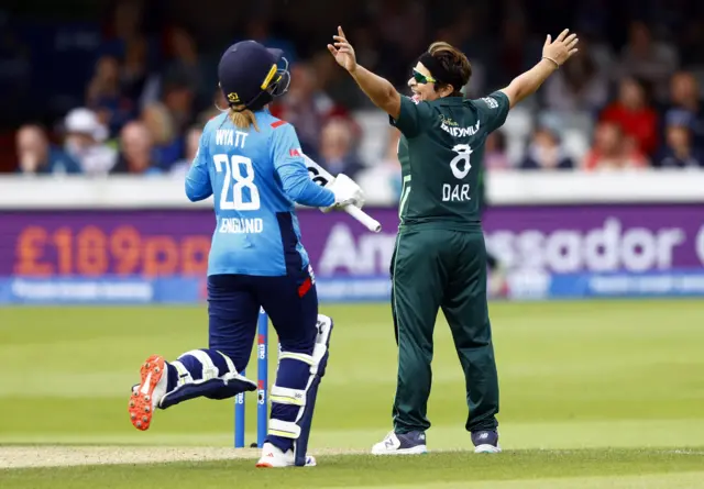 Nida Dar celebrates the wicket of Danni Wyatt