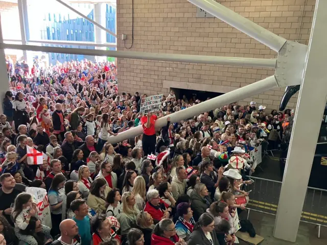 England fans wait the arrival of the Lionesses