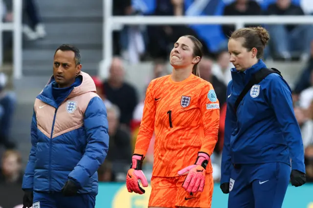 Mary Earps walks off with an injury