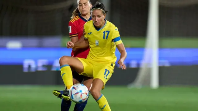 Daryna Apanaschenko of Ukraine is challenged by Irene Guerrero of Spain