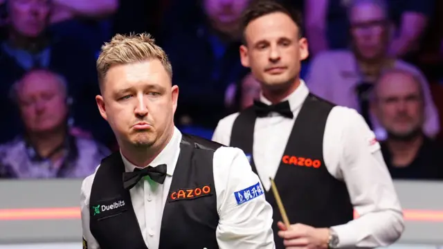 Kyren Wilson (left) and Dave Gilbert