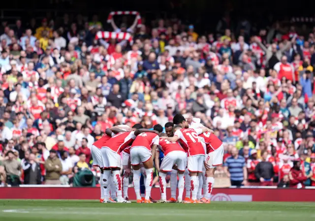 Arsenal huddle