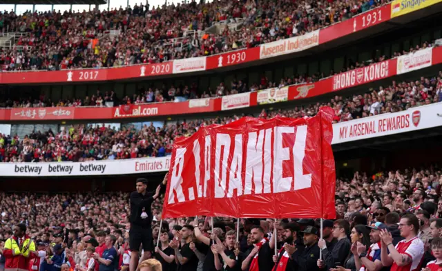 Arsenal crowd banner