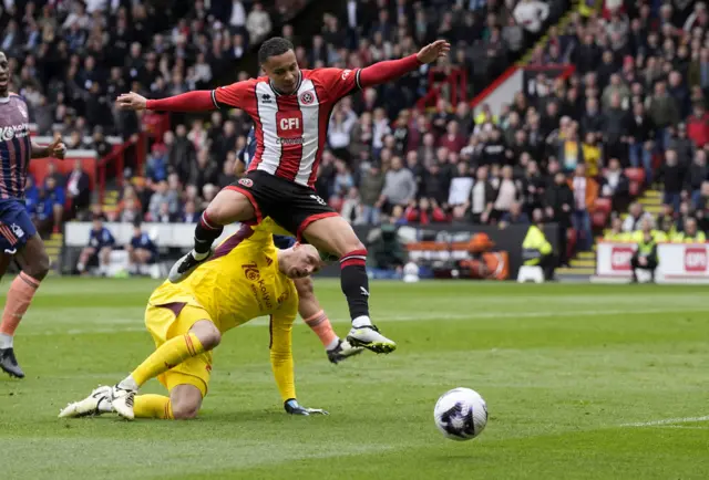 Sheffield United's Cameron Archer (right) attempts to round the Nottingham Forest goalkeeper Matz Sels (left) during the Premier League match at Bramall Lane, Sheffield.