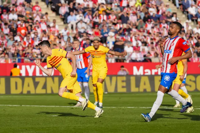 Robert Lewandowski scores