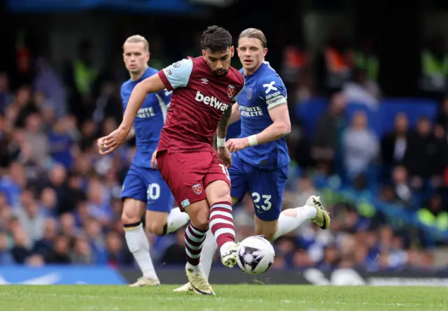 Lucas Pacqueta passes the ball at Stamford Bridge