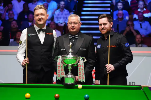 Referee Paul Collier with Kyren Wilson and Jak Jones