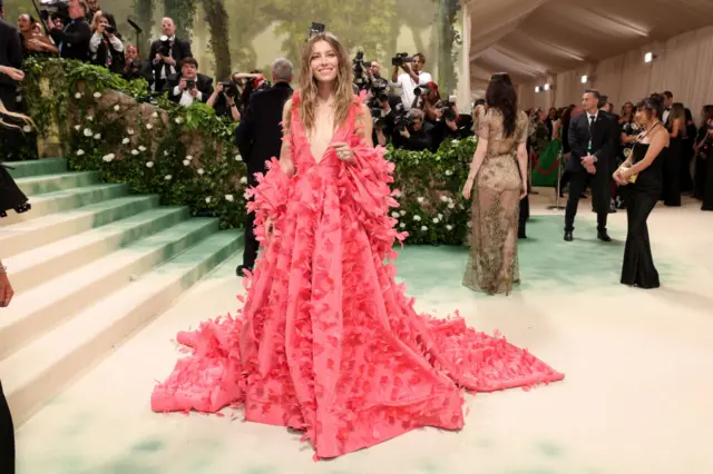 Jessica Biel attends The 2024 Met Gala Celebrating "Sleeping Beauties: Reawakening Fashion" at The Metropolitan Museum of Art on May 06, 2024 in New York City