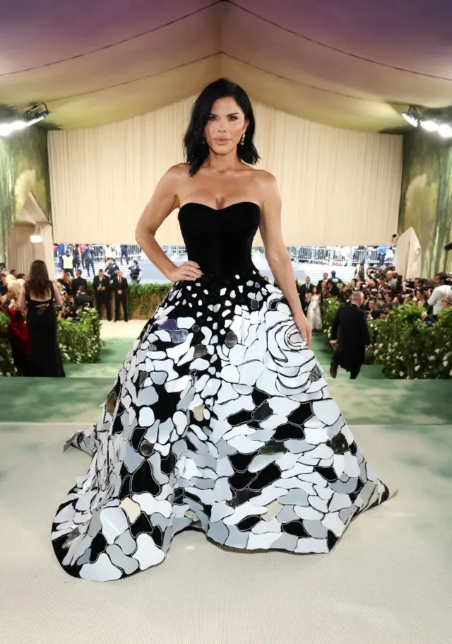 Lauren Sánchez attends The 2024 Met Gala Celebrating "Sleeping Beauties: Reawakening Fashion" at The Metropolitan Museum of Art on May 06, 2024 in New York City