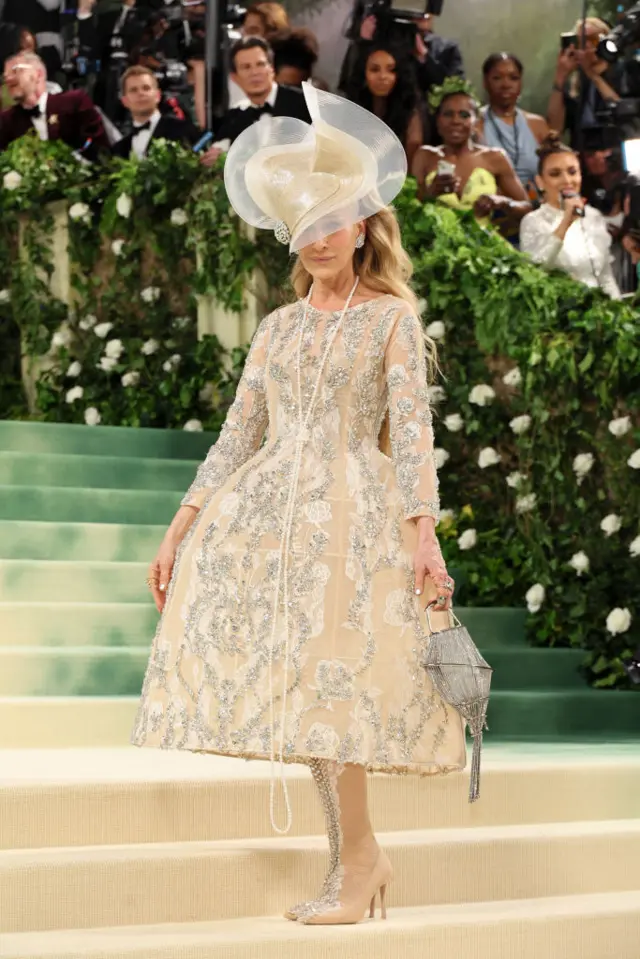 Sarah Jessica Parker attends The 2024 Met Gala Celebrating "Sleeping Beauties: Reawakening Fashion" at The Metropolitan Museum of Art on May 06, 2024 in New York City