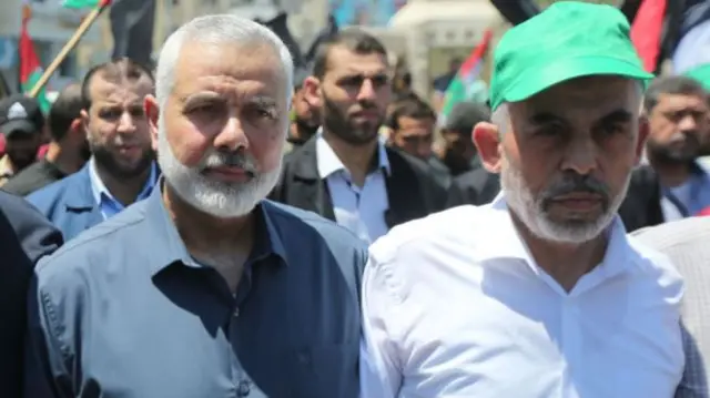 Ismail Haniyeh (left) and Yahiya Sinwar (file photo)