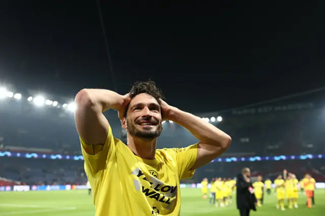 Mats Hummels celebrates Dortmund's victory