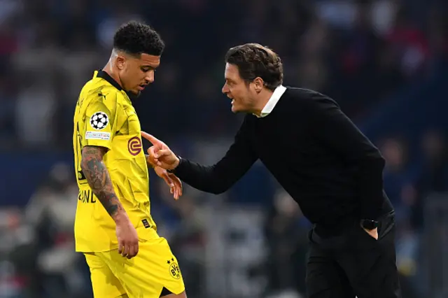 Jadon Sancho of Borussia Dortmund is spoken to by Edin Terzic,