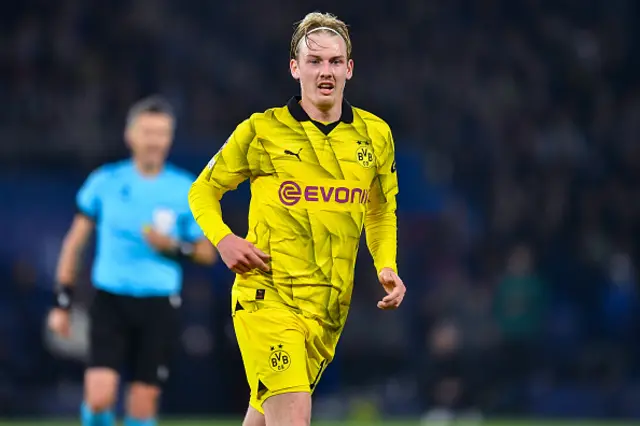 Julian Brandt of Borussia Dortmund looks on