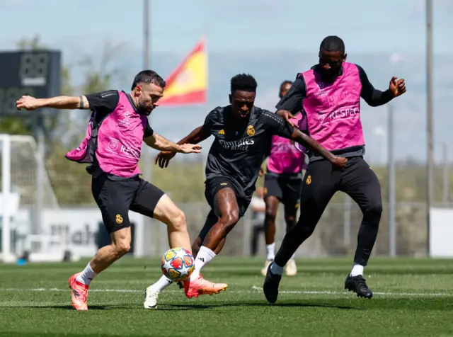 Vinicius dribbles through Carvajal and Rudiger