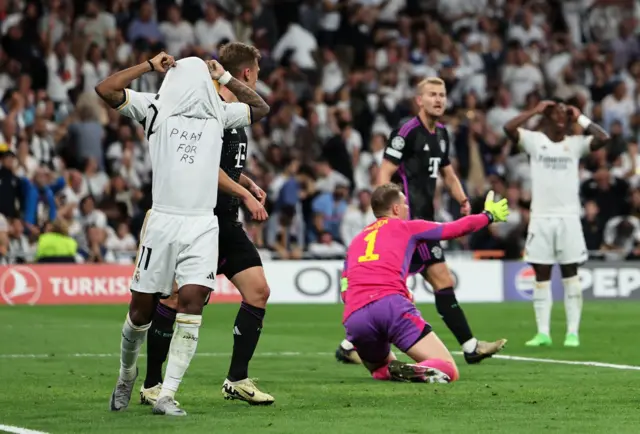 Rodrygo reacts to the Neuer double save