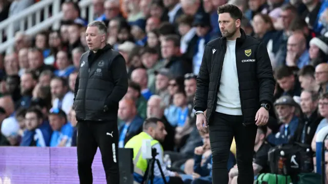 Darren Ferguson and Des Buckingham on the touchline