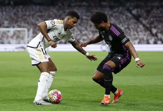 Rodrygo tries to dribble past Gnabry