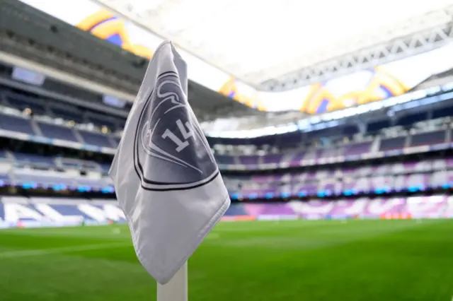 Corner flag showing amount of UCL titles Madrid have (14)