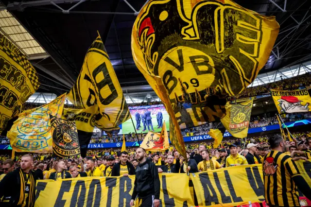 Dortmund fans make huge noise