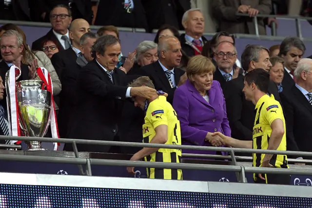 Dortmund receive runners up medals in 2013