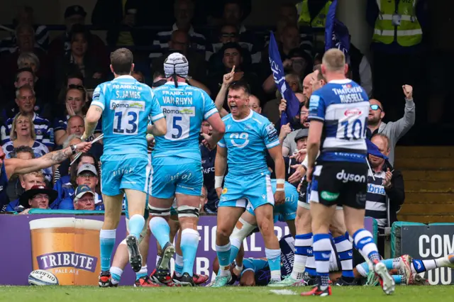 Sale celebrate Tom O'Flaherty's try