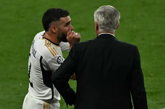 Carvajal chats to Ancelotti