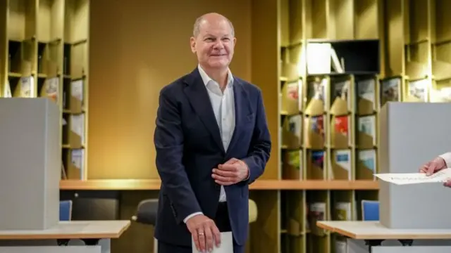 Olaf Scholz voting in Potsdam on Sunday