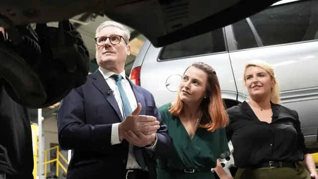 Labour Party leader Sir Keir Starmer, parliamentary candidate for Great Grimsby, Melanie Onn and shadow transport secretary Louise Haigh during a visit to Grimsby Institute technical training college