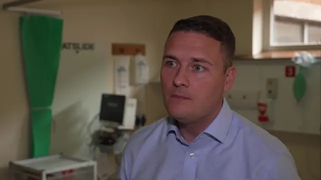 Wes Streeting in a hospital ward