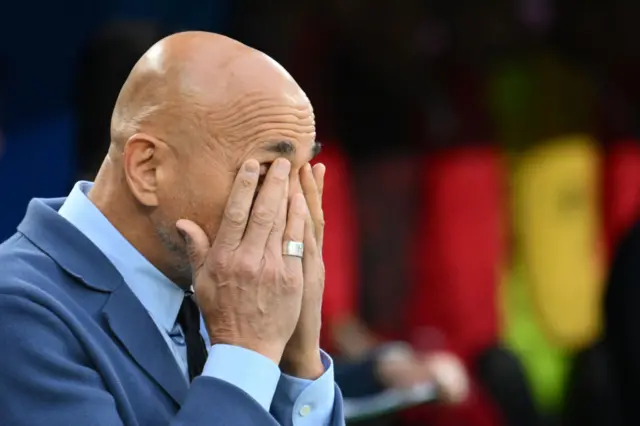 Spaletti covers his face in frustration