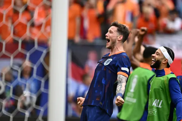 FT: Poland 1-2 Netherlands