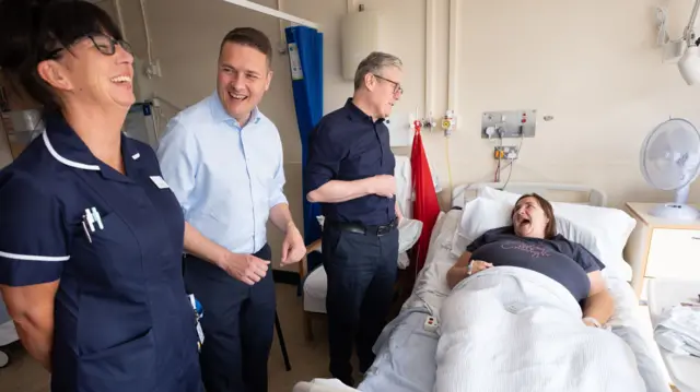 Wes Streeting and Keir Starmer on the campaign trail at a hospital