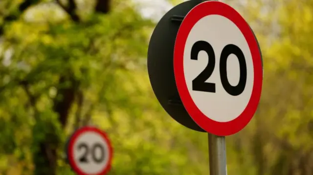 20mph signs in Brynawel