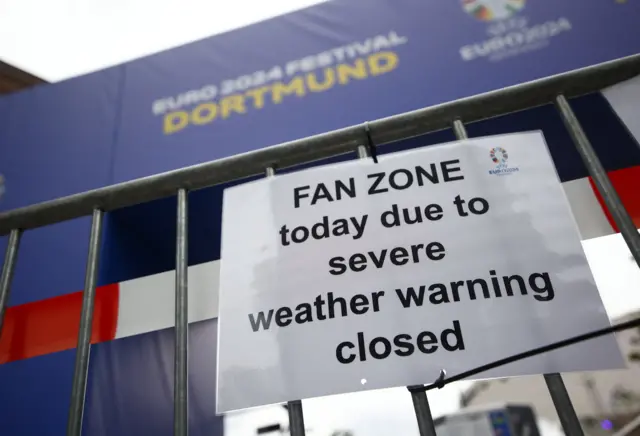 Signs explains closure of Fan Zone in Dortmund because of weather warning